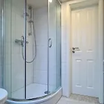 3 Bedroom Cozy In